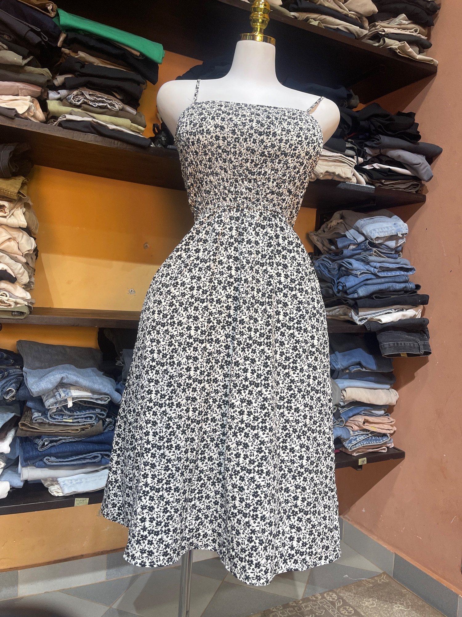 Robe motifs floraux noir et blanc · Taille M