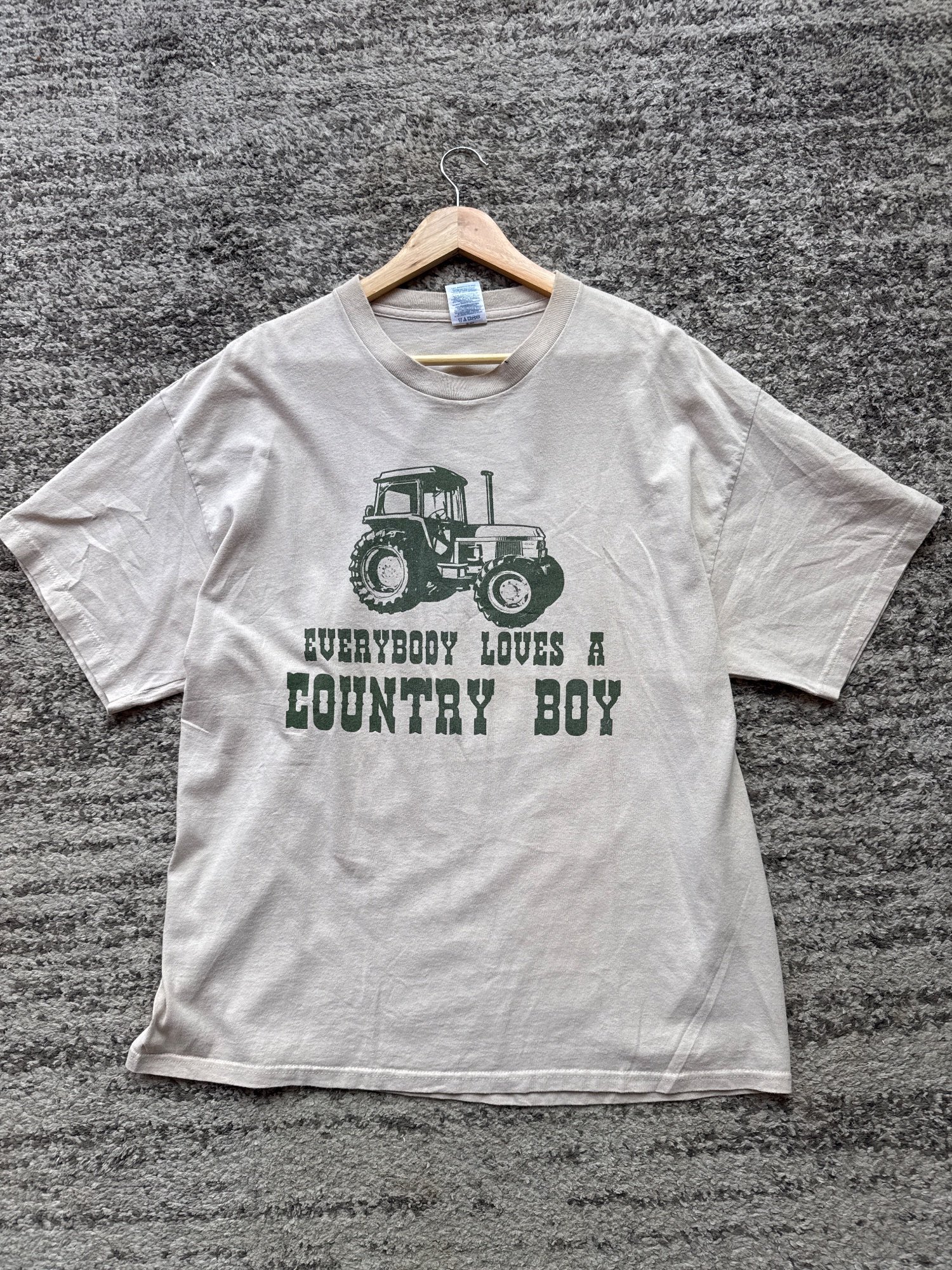 T-shirt Everybody Loves A Country Boy · Taille XL